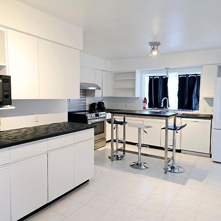 Cozy Stylish Black & White Design Room In The Heart Of Vancouver! Private Parking, Self Check-In & Just 4 Mins To Metrotown! Bagian luar foto