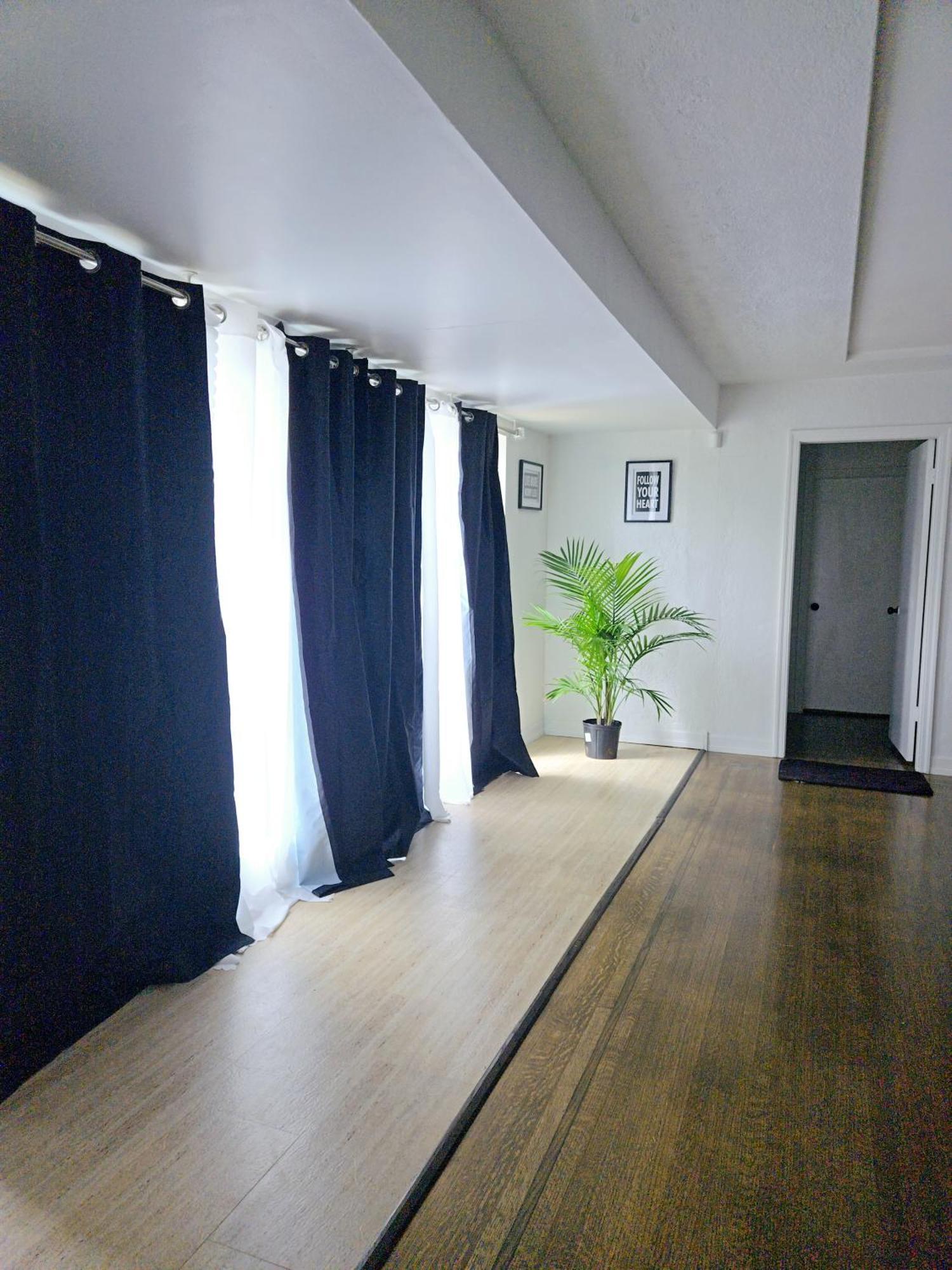Cozy Stylish Black & White Design Room In The Heart Of Vancouver! Private Parking, Self Check-In & Just 4 Mins To Metrotown! Bagian luar foto